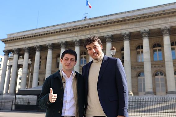Vincent Aurez, Président de Figen AI, et Cyprien Delmeule, Président de Wealthcome, devant le Palais de la Bourse à Paris.  Mars 2025